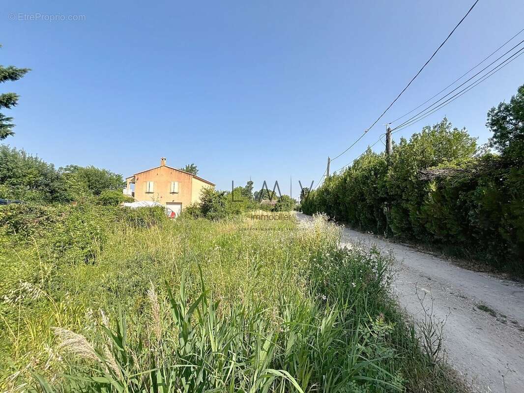 Terrain à L&#039;ISLE-SUR-LA-SORGUE