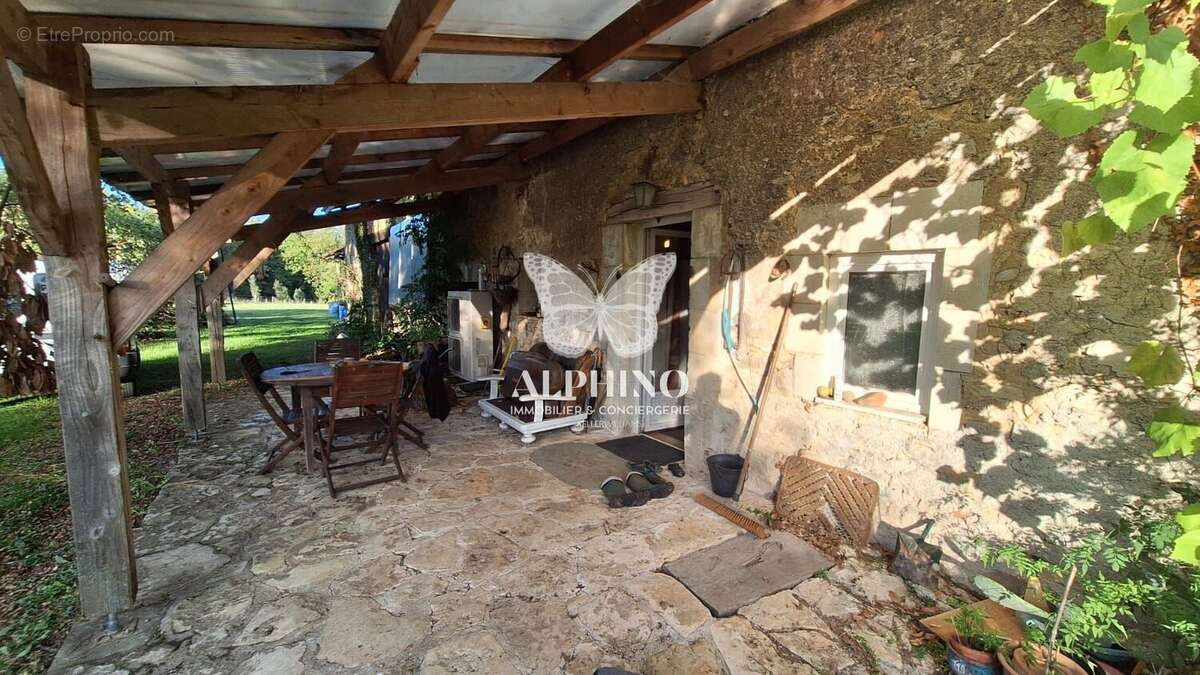 Maison à SAINT-MARTIAL-DE-VALETTE