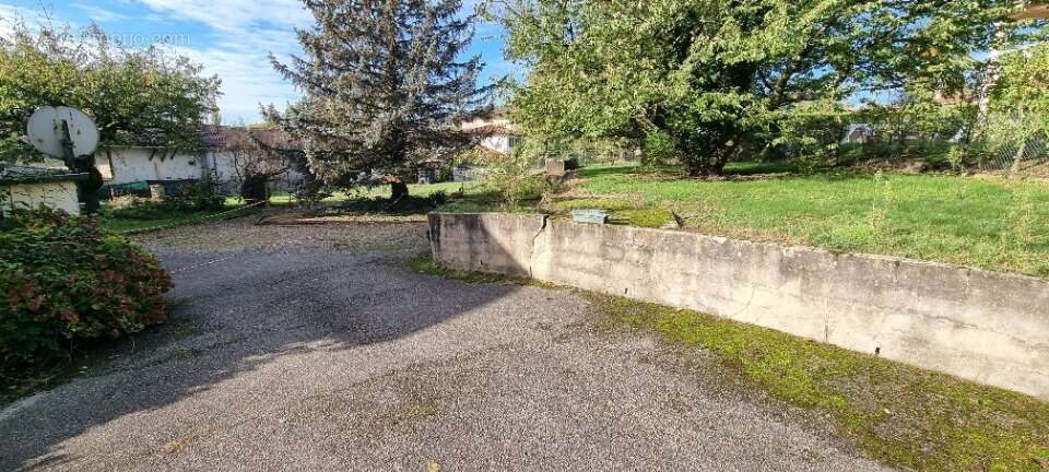 Terrain 400 m² à Ars-Sur-Formans  - photo 2
