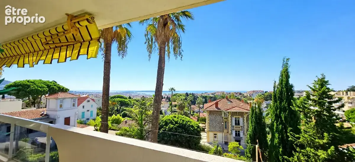 CANNES à vendre 3 pièces vue mer de 76 m2 en dernier étage avec 54 m2 de terrasses cave et 2 parkings sous-sol - photo 4