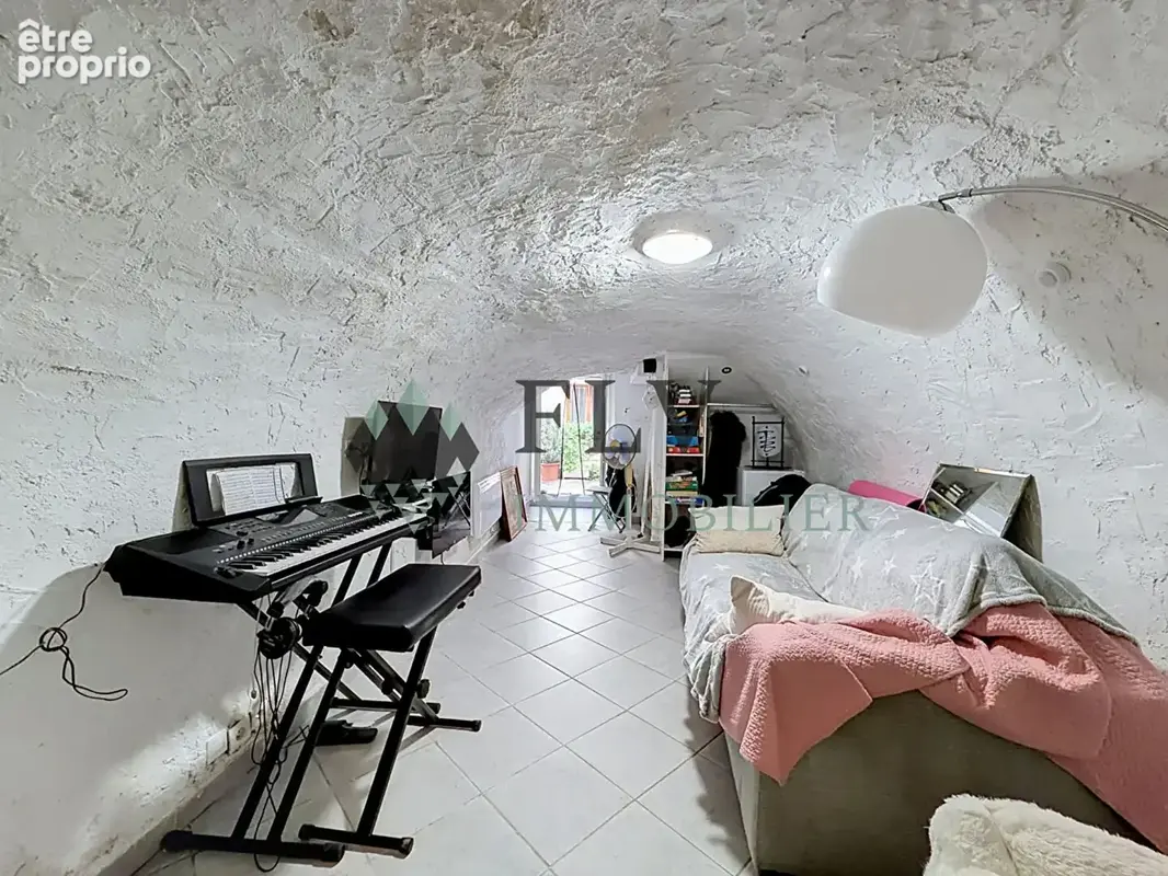 À vendre Appartement avec dépendances atypiques - photo 10