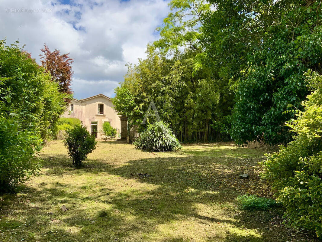 Maison à JONZAC