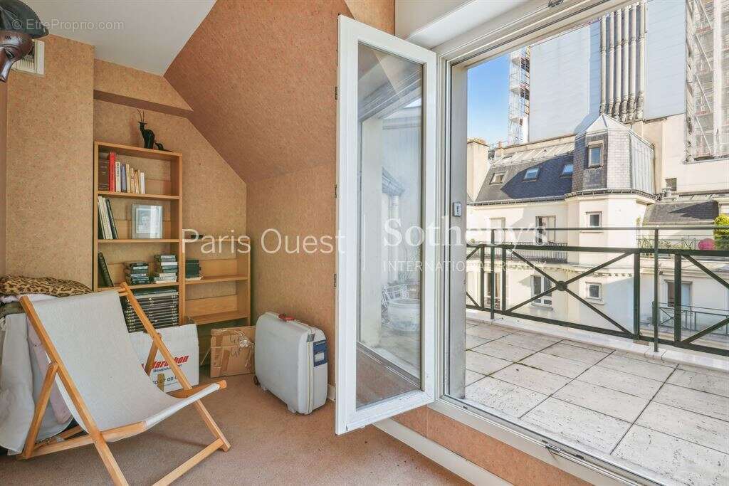 Appartement à PARIS-17E