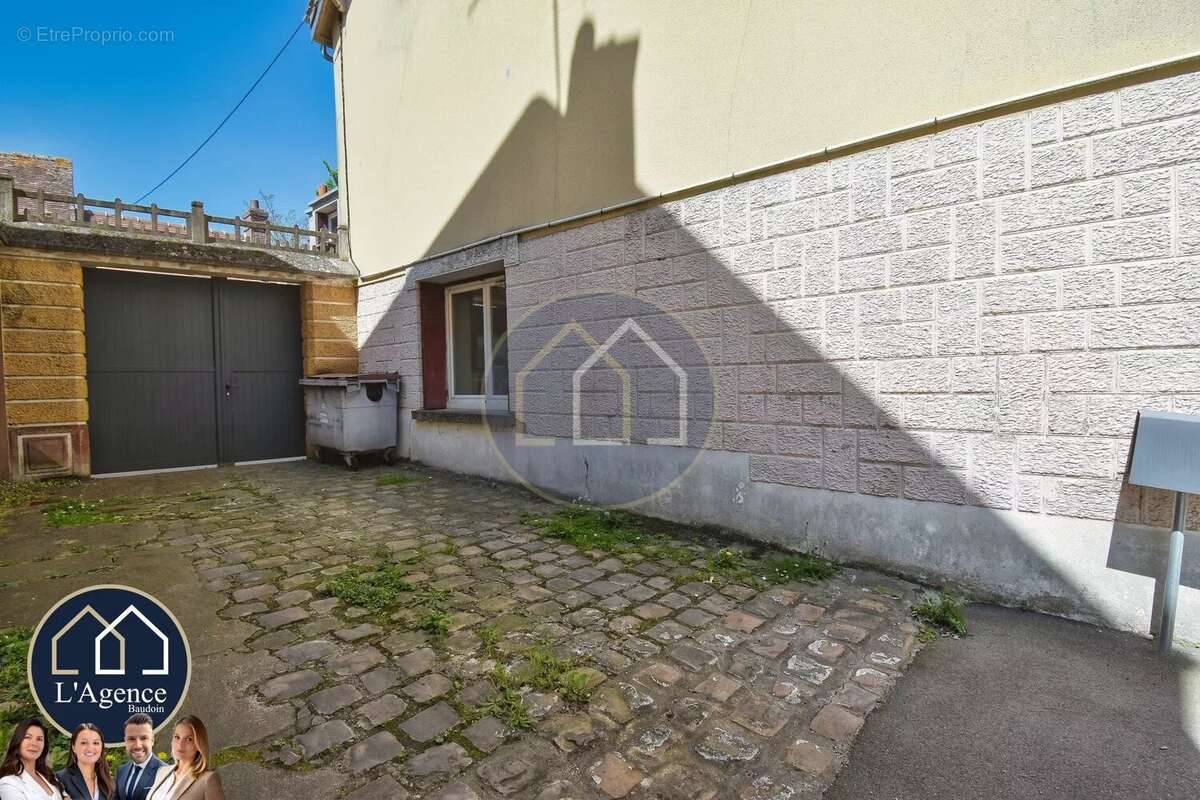 Maison à MONDONVILLE-SAINT-JEAN