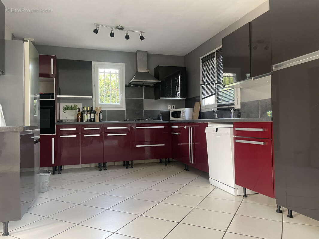 Maison de plain-pied de type 5 de 115 M2 avec piscine sur 697 M2 - photo 5