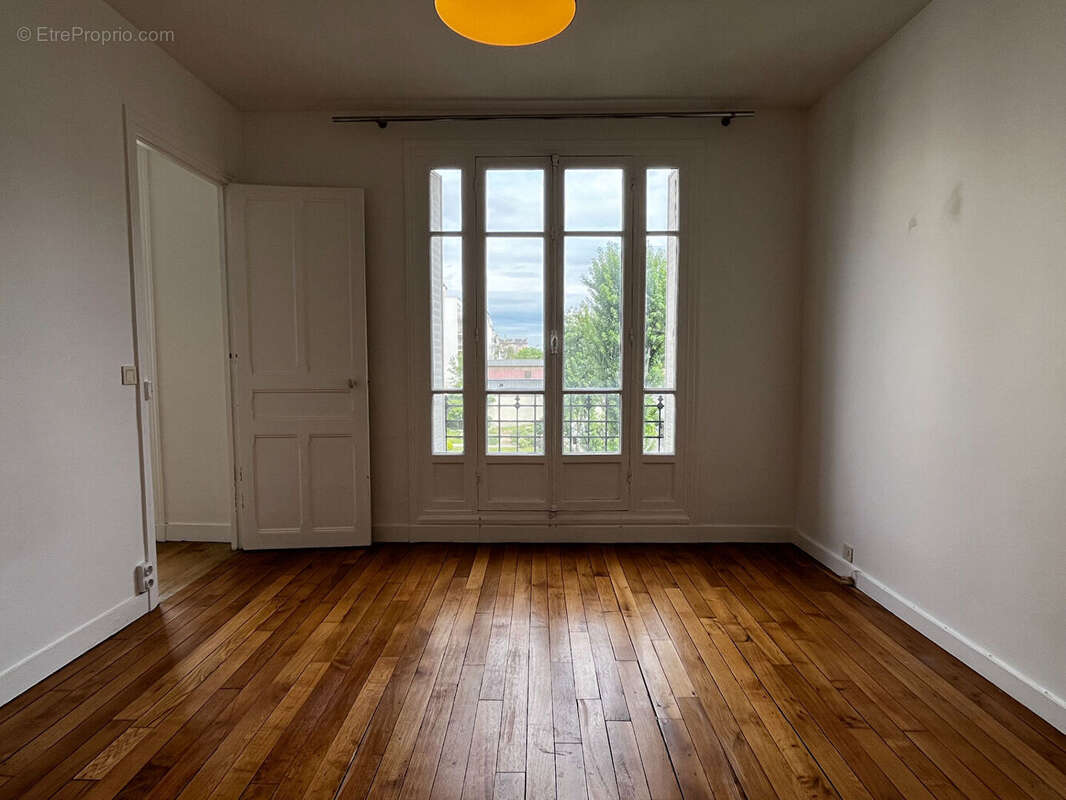 Appartement à COURBEVOIE