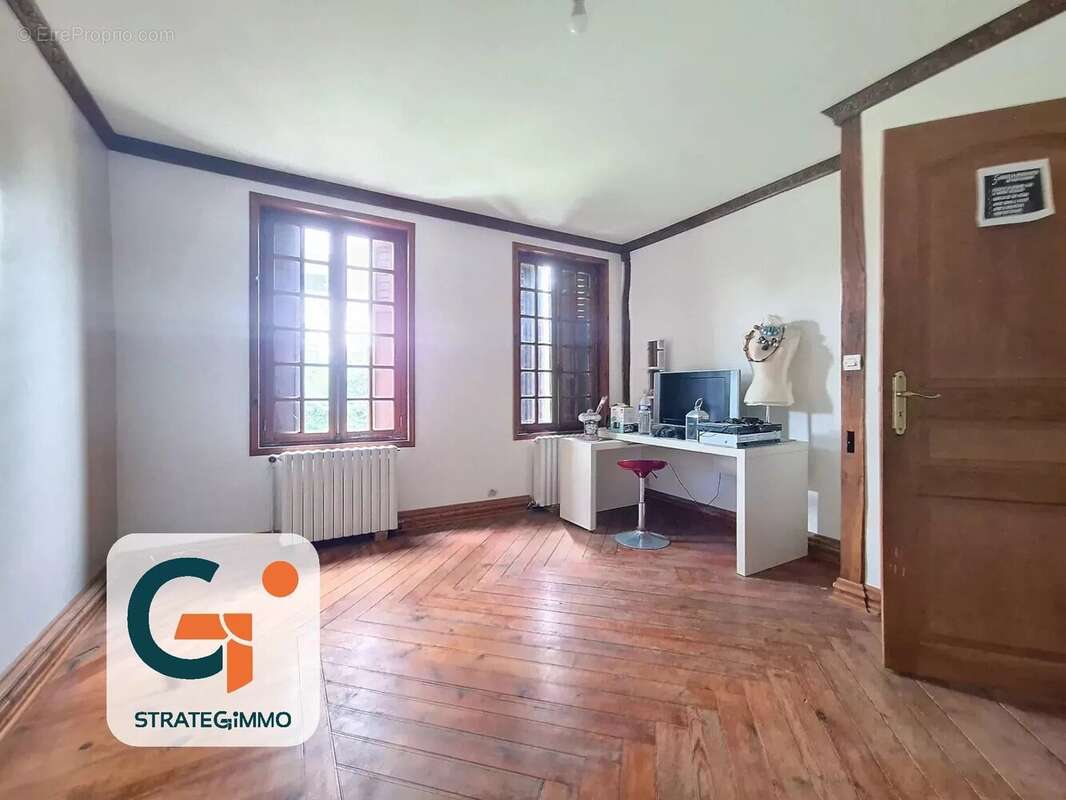 Maison à SAINT-OUEN-DE-THOUBERVILLE