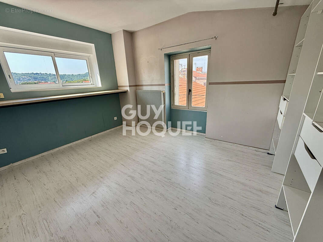 CEBAZAT - Maison de bourg 92 m2, terrasse et garage - photo 6