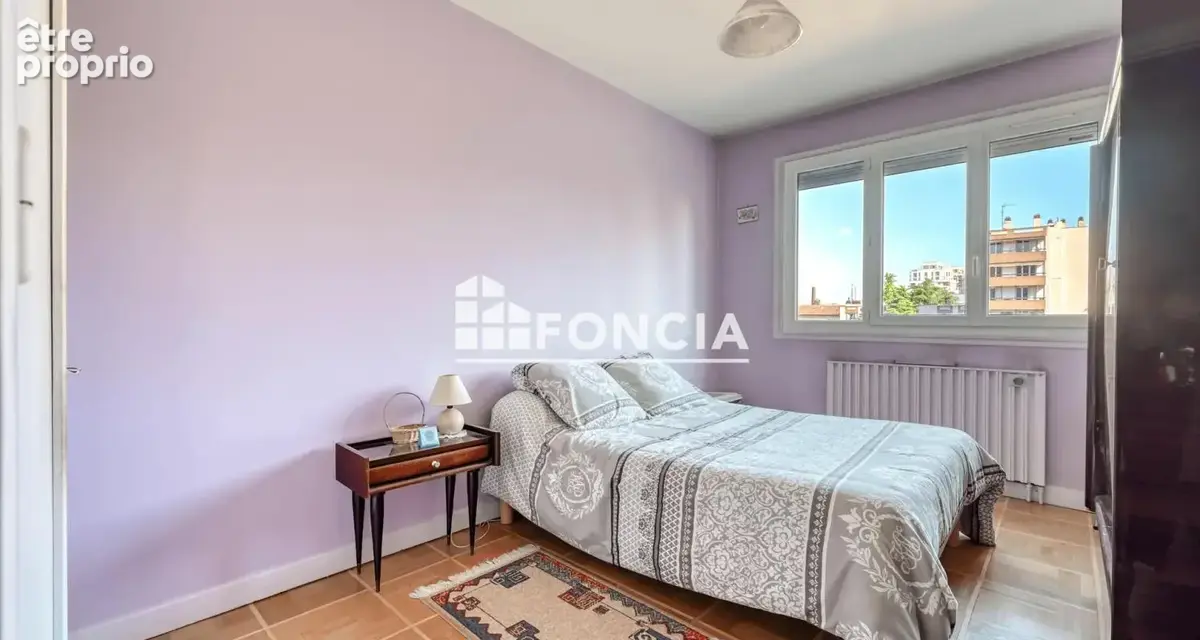 Villeurbanne République Gratte-Ciel -  T4 de 105 m² avec balcon et ascenseur - photo 7