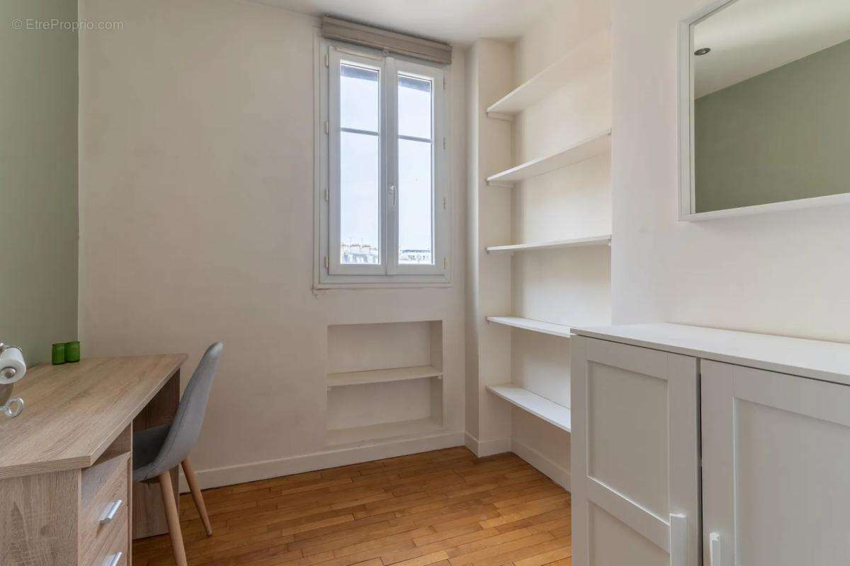 Appartement à COURBEVOIE
