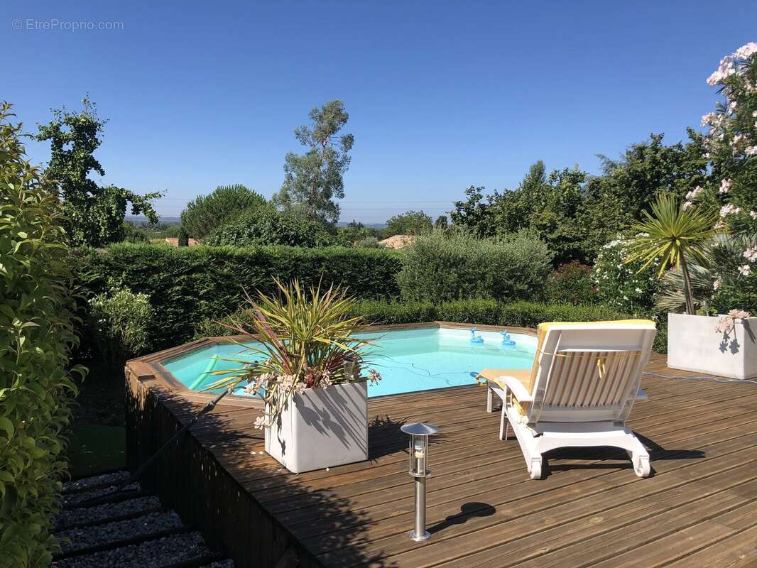 À 1h de Bordeaux – Demeure de caractère avec piscine, dépendances, terrain de pétanque et potentiel d'aménagement indépendant - photo 2