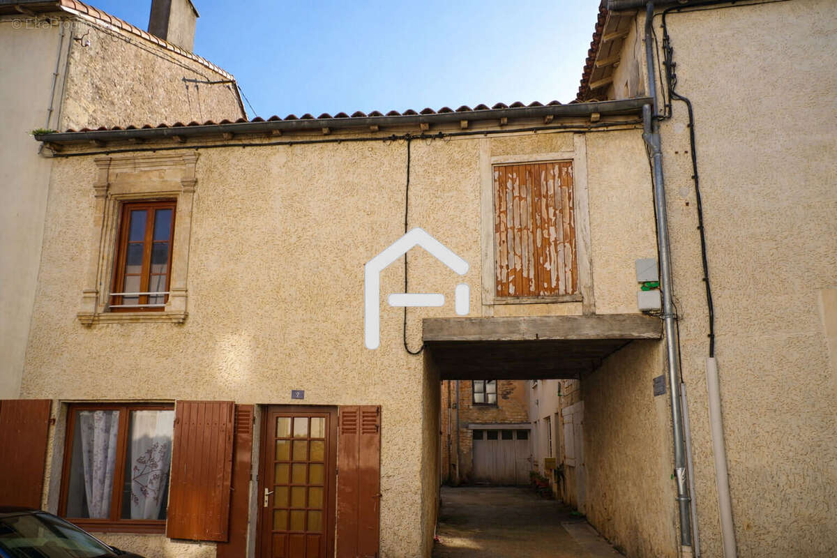 Maison 123 m² à Lezay  - photo 4