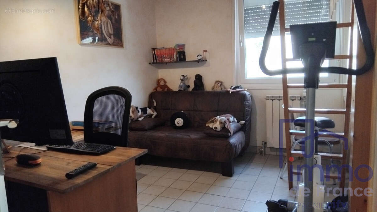 Maison 88 m² à Saint-Jean-Bonnefonds  - photo 9