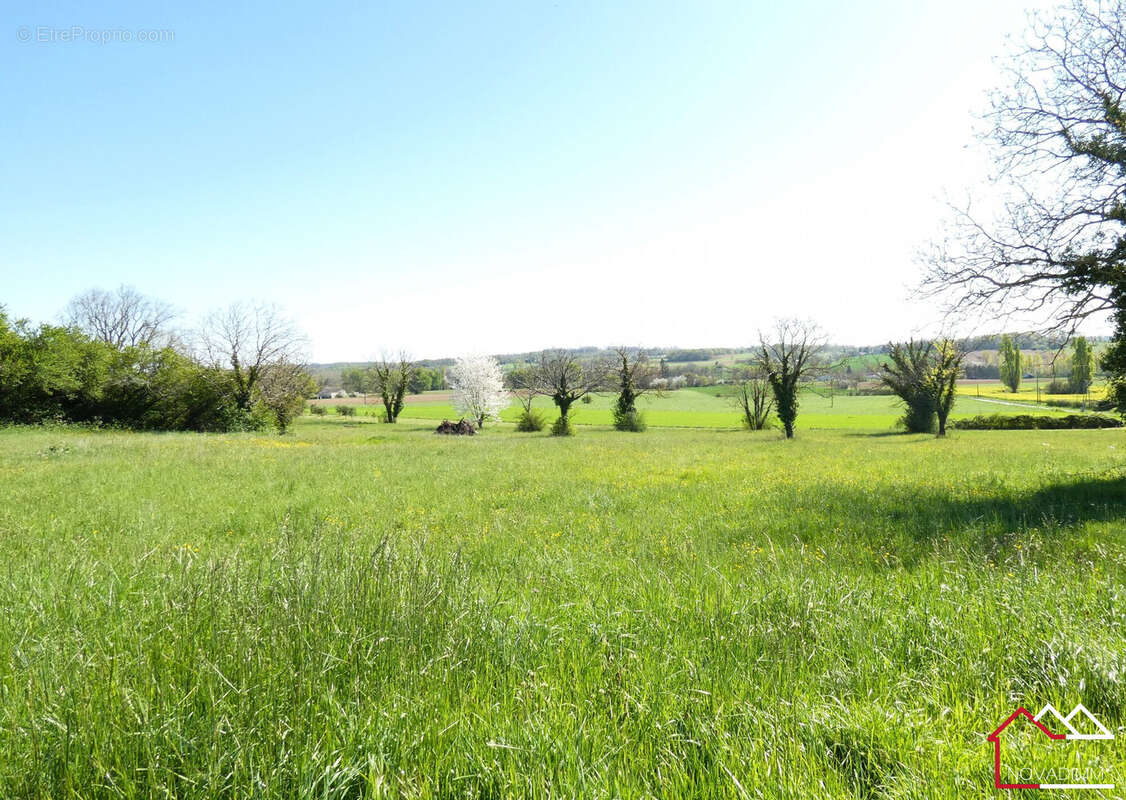 Terrain à SAINT-PRIVAT-DES-PRES
