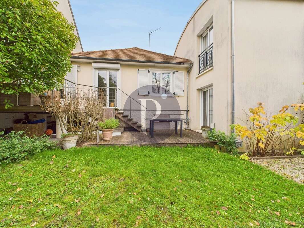 Maison à VERRIERES-LE-BUISSON