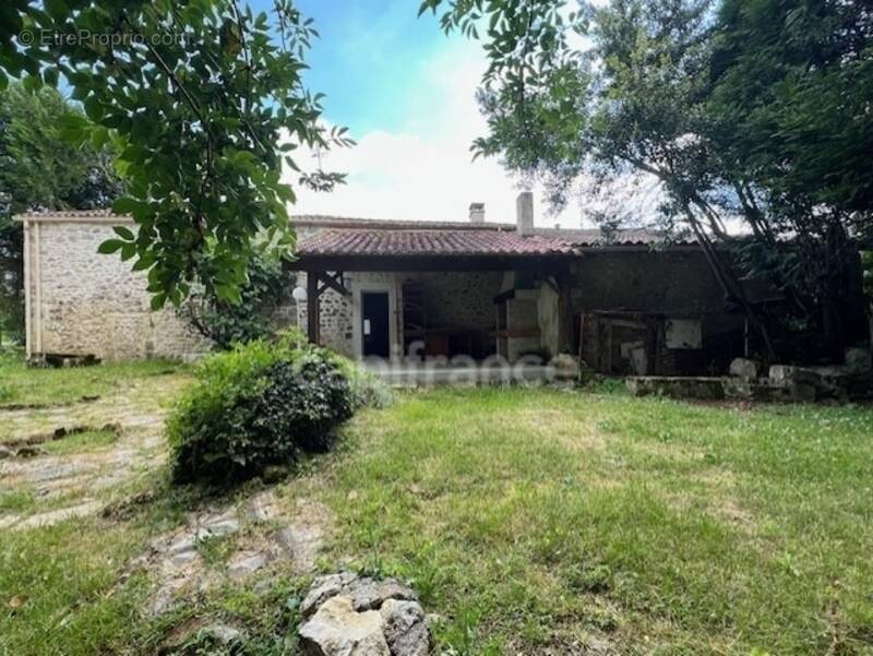 Maison à BUSSAC-SUR-CHARENTE