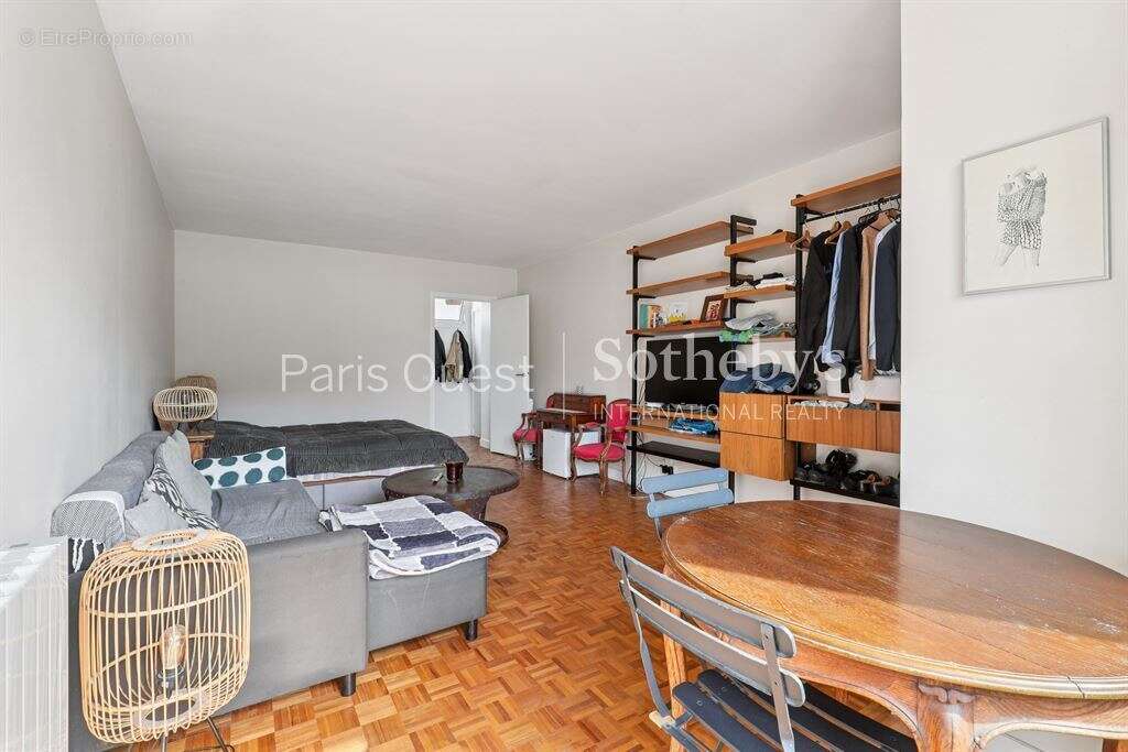 Appartement à NEUILLY-SUR-SEINE