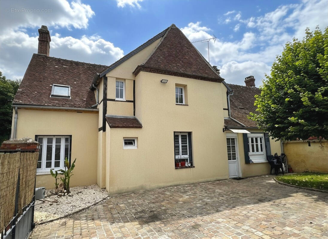 Maison à CHATEAUNEUF-EN-THYMERAIS