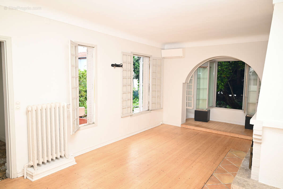 Maison à SAINT-LAURENT-DU-VAR