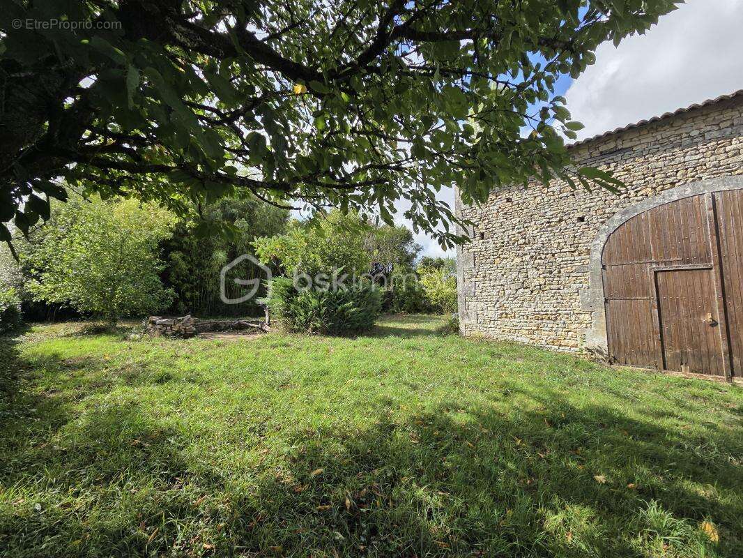 Maison en pierre à rénover au calme - photo 15