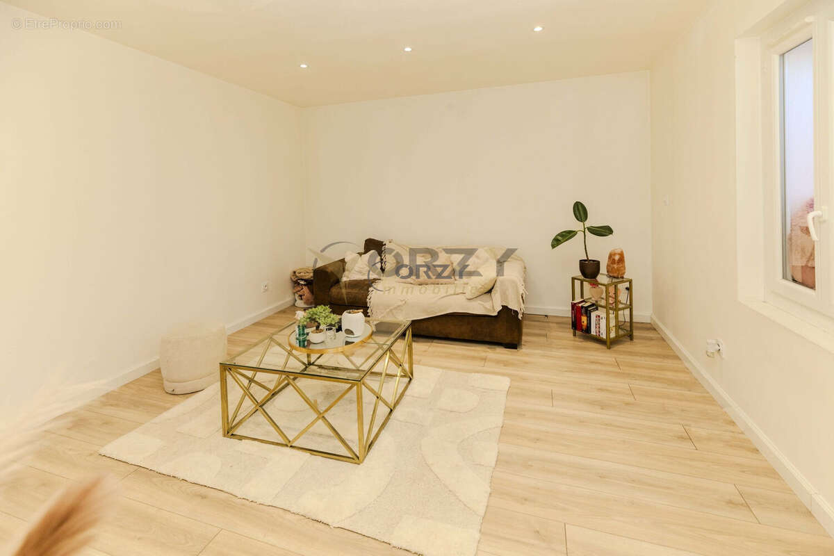 Maison à JONQUIERES-SAINT-VINCENT