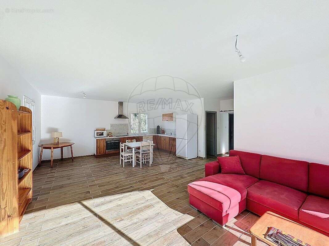 Maison à SAINTE-ANASTASIE