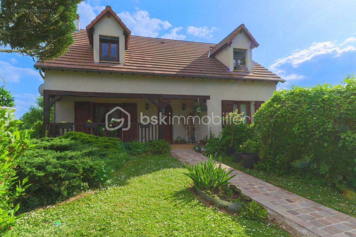 Maison à LA QUEUE-EN-BRIE