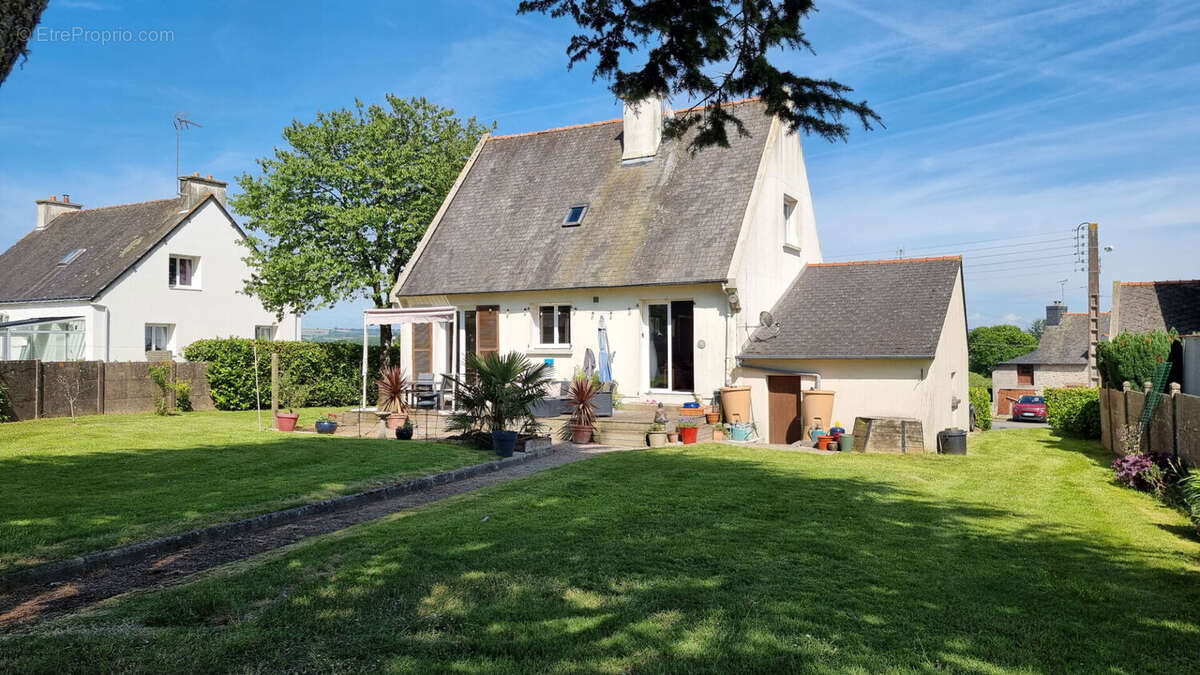 Maison à COLLINEE