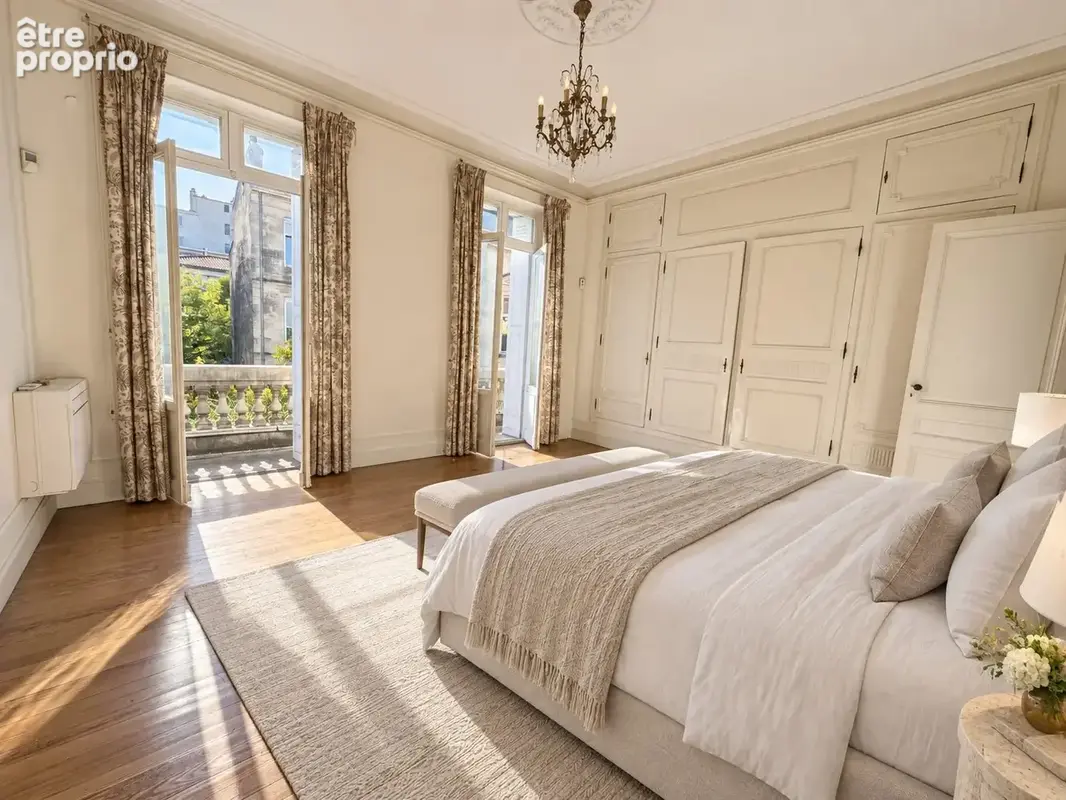 Maison 10 pièces 235 m² à vendre à Bordeaux (33000) - photo 2