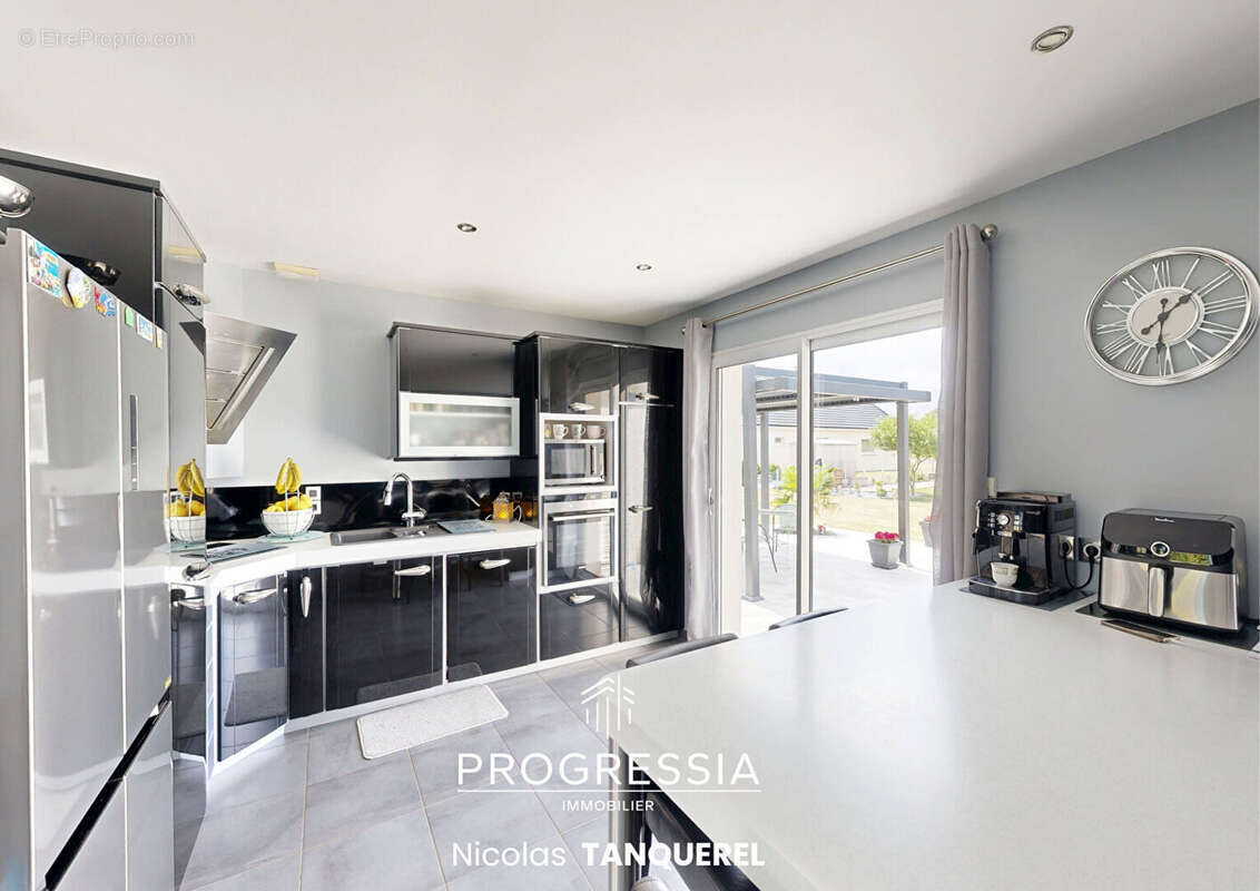 CAUVILLE-SUR-MER - Pavillon familial de 152 m²  avec Jardin, terrasse et Garage - photo 4