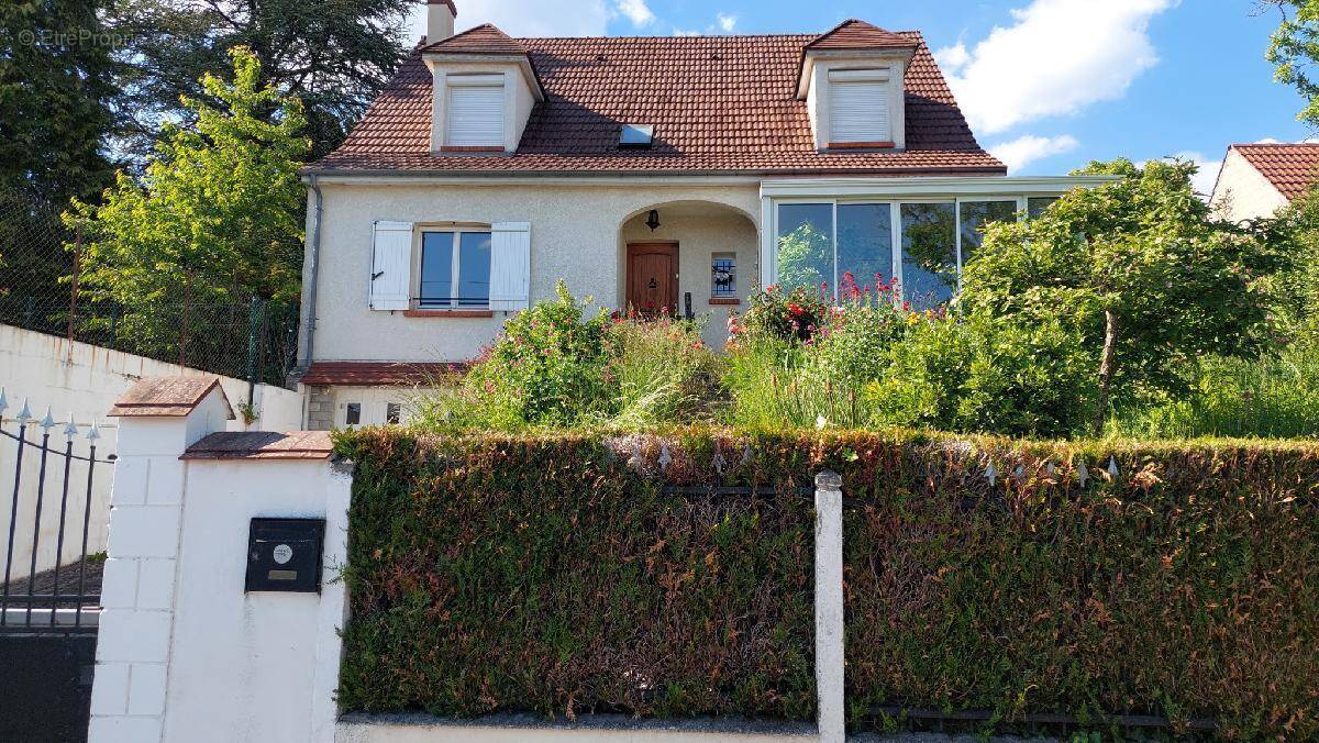 Maison à PONT-SUR-YONNE