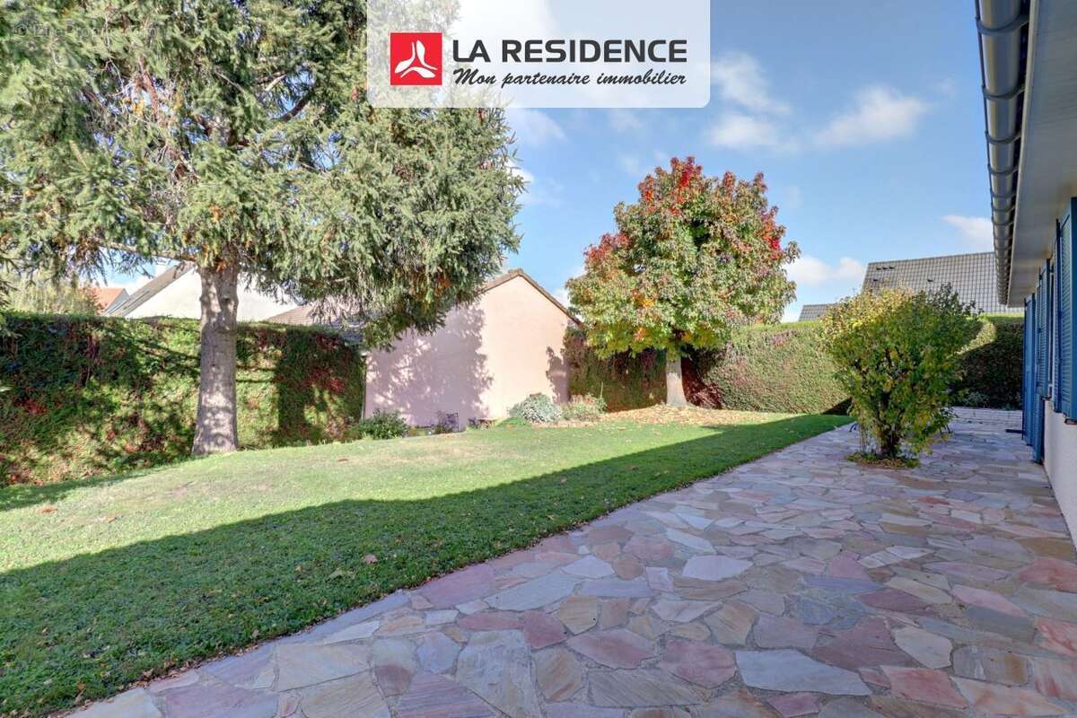 Maison à NEAUPHLE-LE-CHATEAU