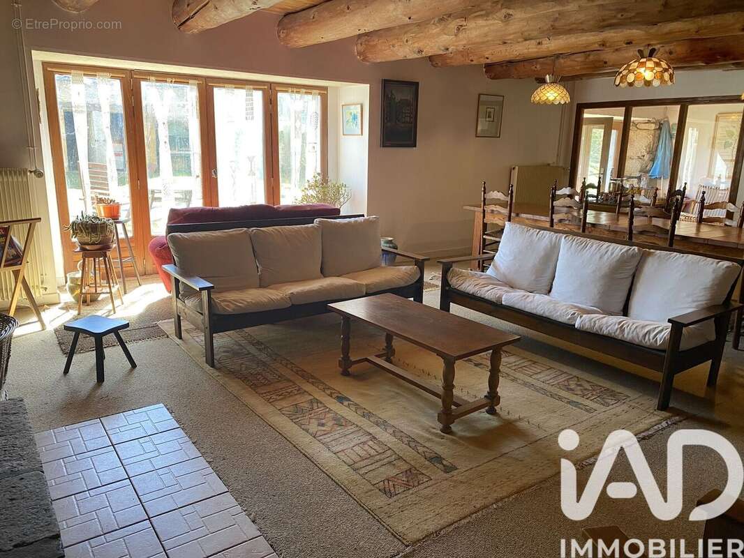 Maison 330 m² à Saint-Germain-L'herm  - photo 4