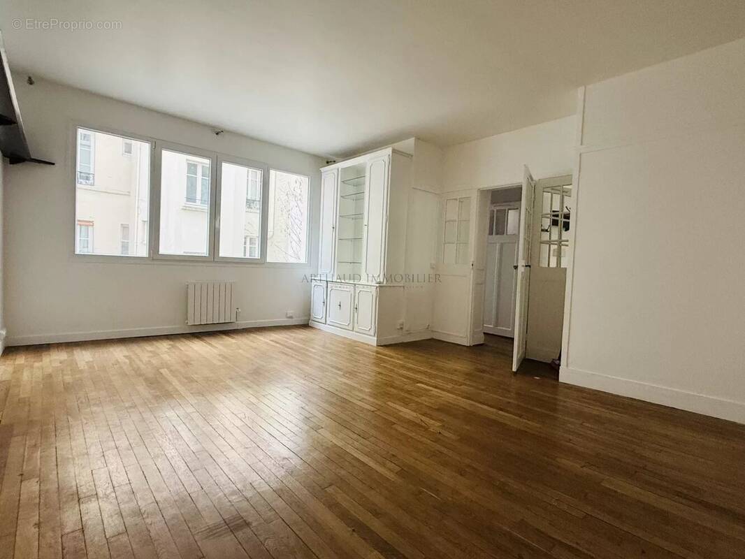 Appartement à PARIS-17E