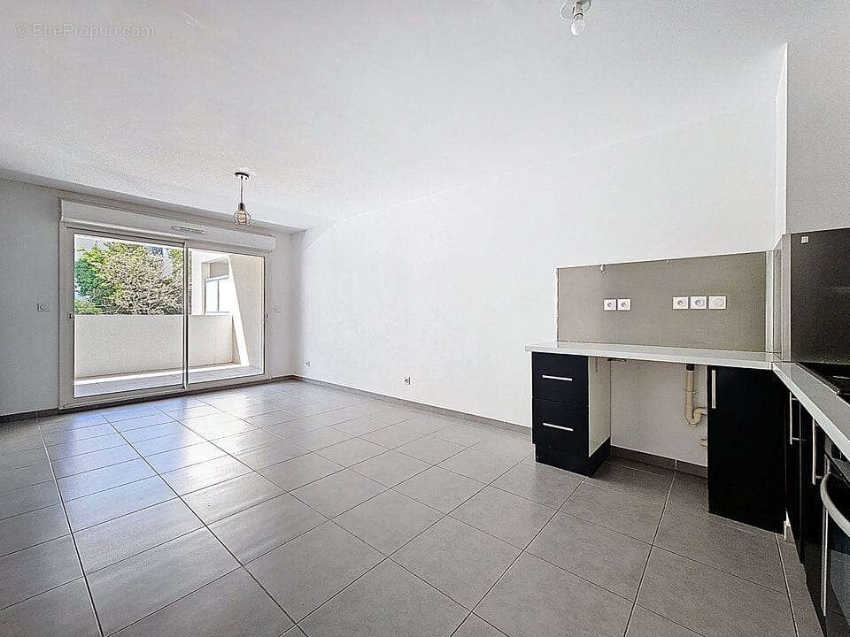Appartement à MARSEILLE-4E