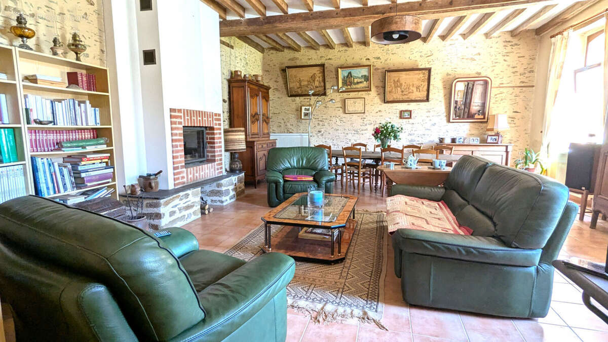 Maison à COSSE-LE-VIVIEN