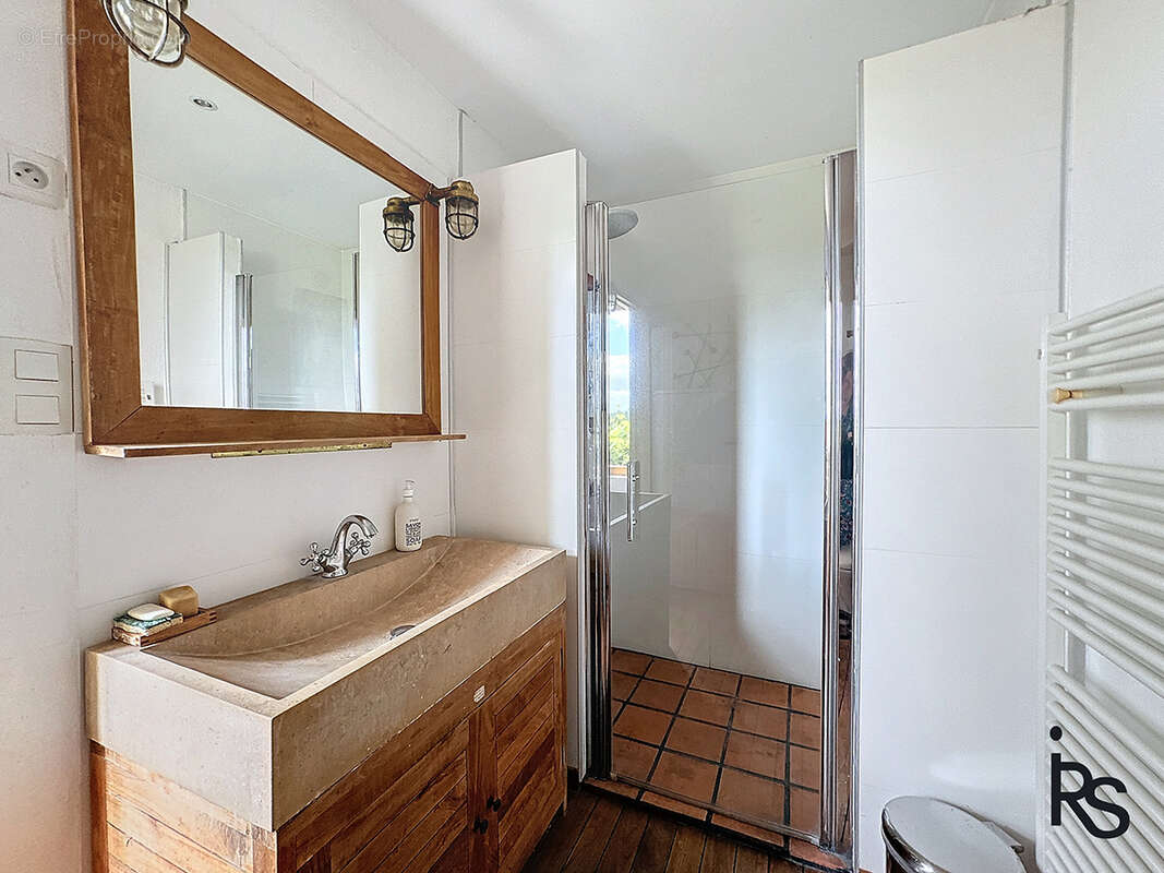 Dans un hameau typique, un ensemble immobilier de 3 maisons avec 8300 m2 de terrain et une vue splendide. - photo 19