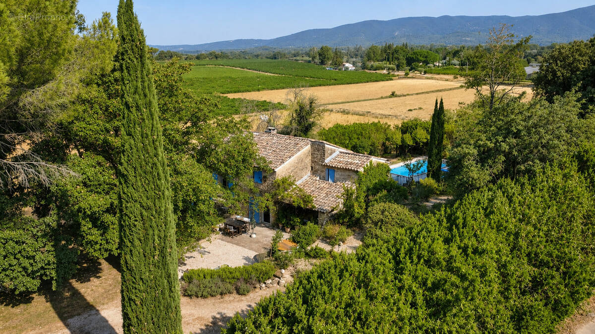 Cucuron   Authentique mas de 126 m2 en campagne avec piscine et vue sur les vignes - photo 1