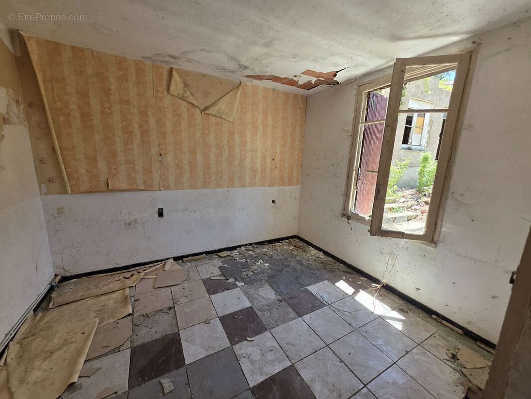 Maison à rénover avec fort potentiel - photo 6
