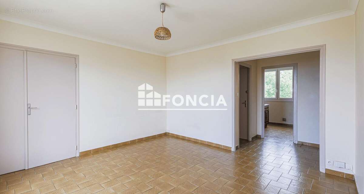 Appartement à SAINT-MARTIN-D'HERES