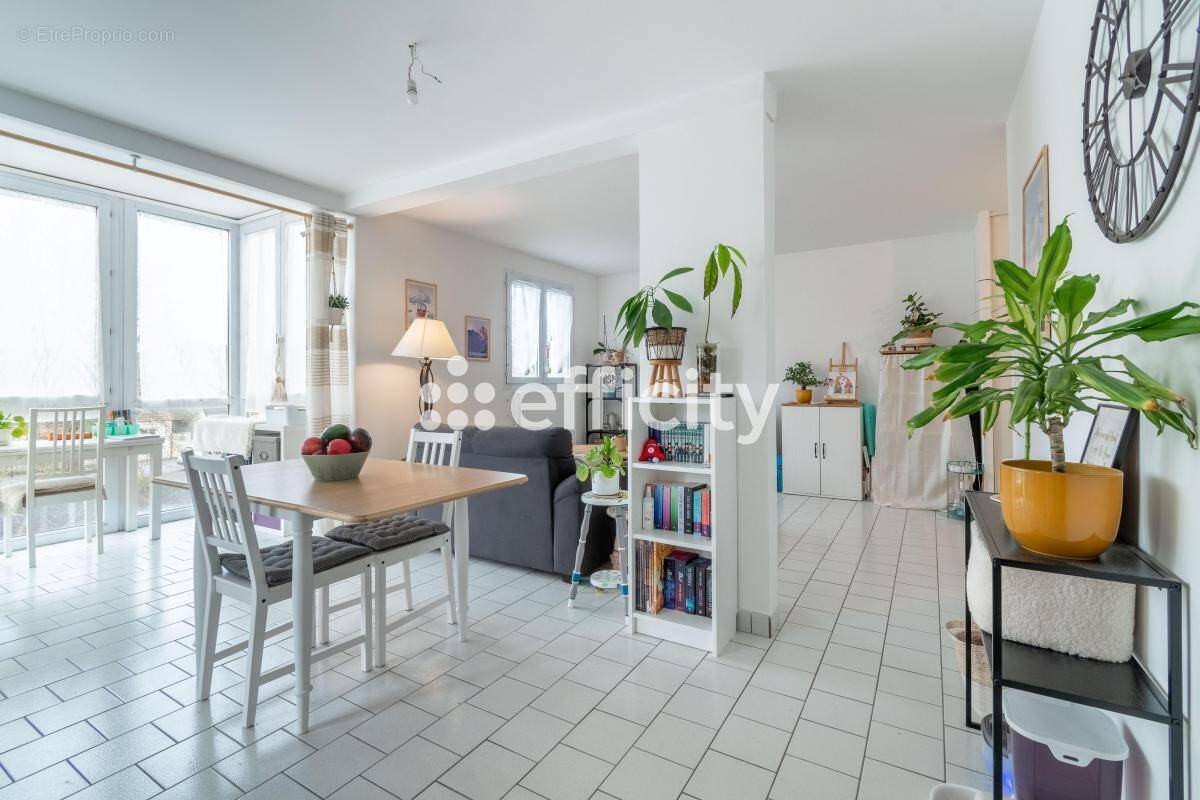 Appartement à MOISSY-CRAMAYEL