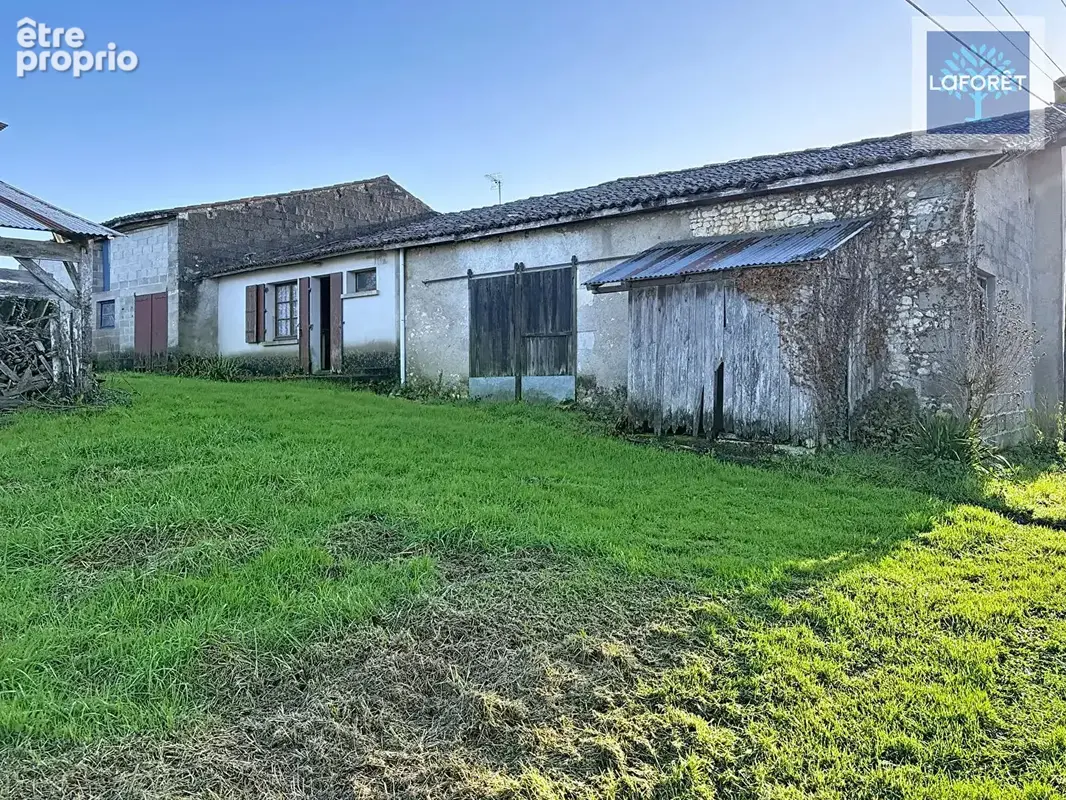Maison en pierre à restaurer d'environ 135 m2 avec dépendances sur 3 933 m² de terrain - photo 2
