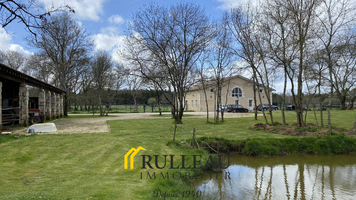 Maison à SAINT-CHRISTOLY-DE-BLAYE