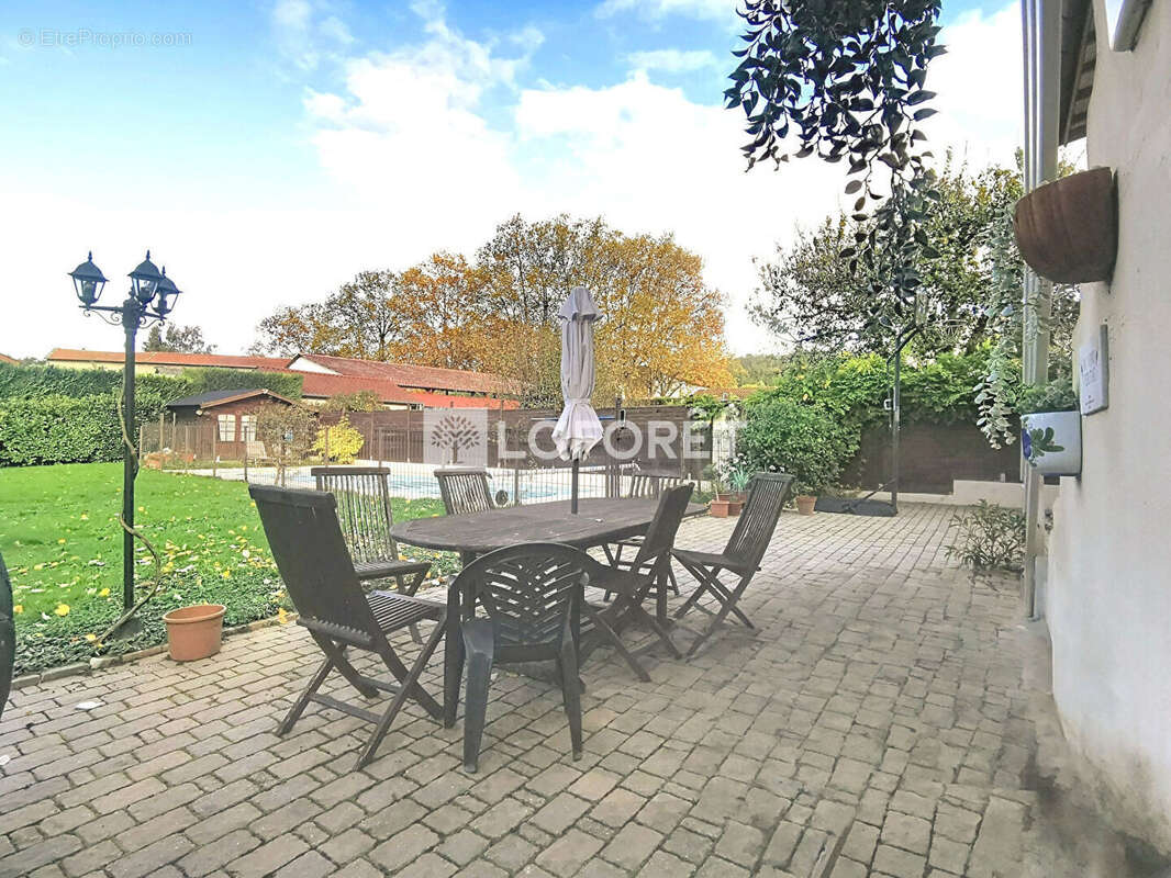 Maison à FLEURIEU-SUR-SAONE