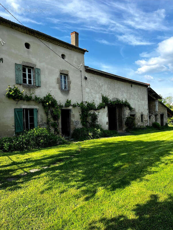 Maison 87m2 8300m2 de terrain plus dépendances - photo 2