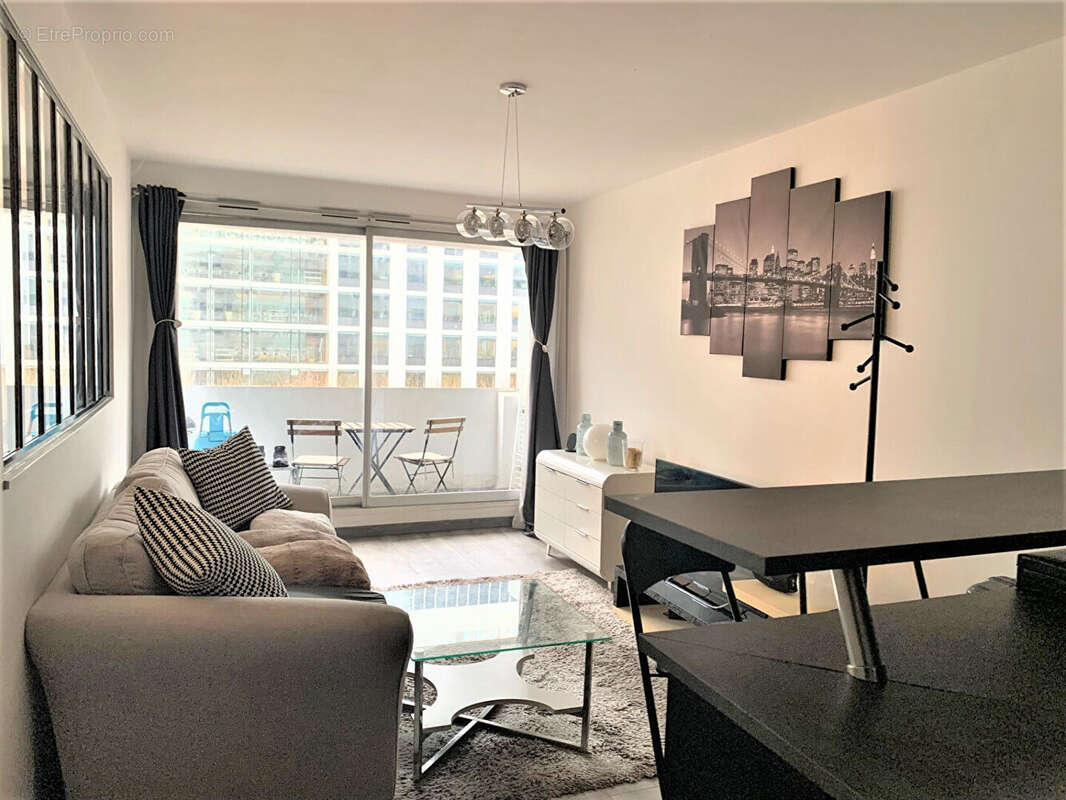 Appartement à COURBEVOIE