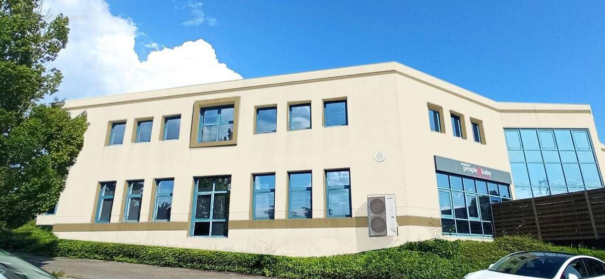 Photo 2 - Commerce à SAINT-QUENTIN-FALLAVIER