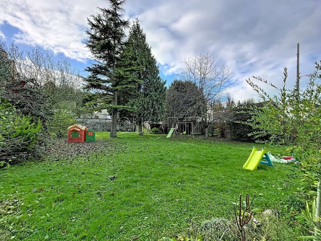 Belle meulière familiale en centre ville - photo 3