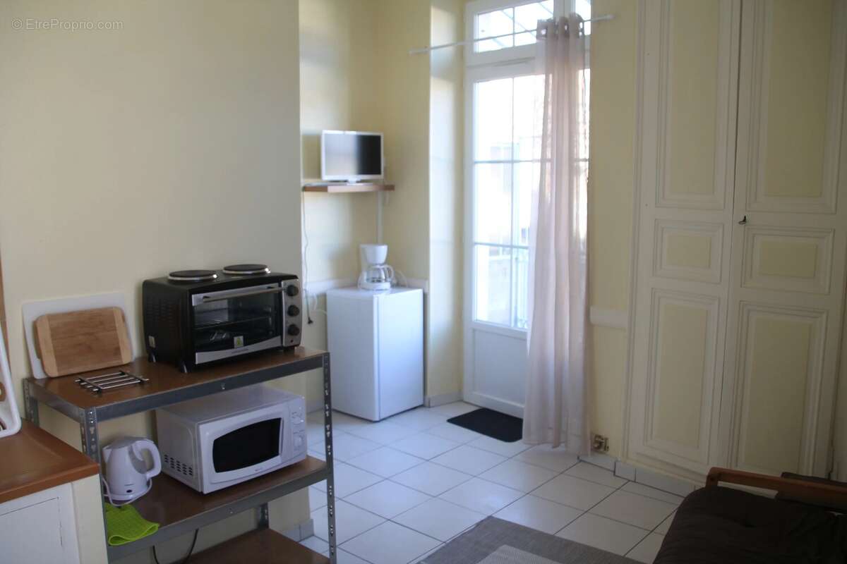 Excellente opportunité d'investissement : immeuble comprenant 3 petits appartements destinés à la location - photo 2