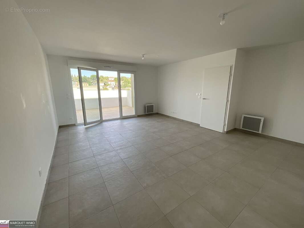 APT T4 offrant 90 m² avec terrasse 18 m² et 6 m² et parking au 6° étage avec ascenseur... - photo 11